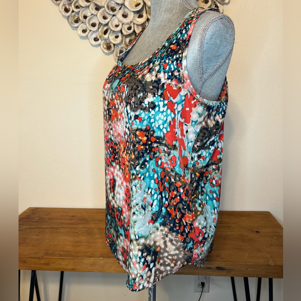 Olive & Oak Multi-color Sleeveless Tank Blouse, Medium.